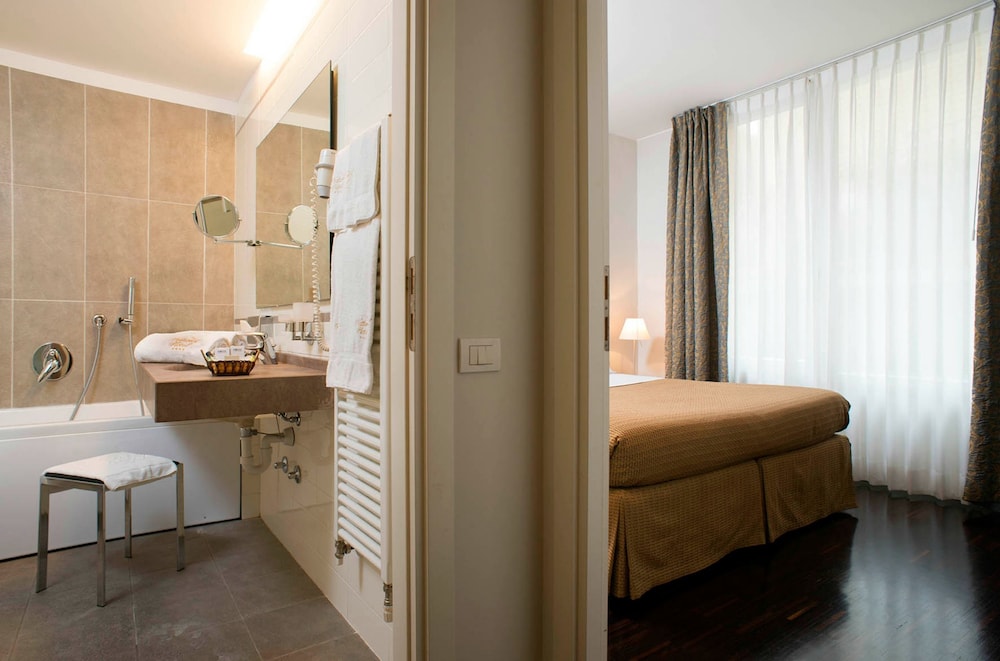 National Hotel 24/68