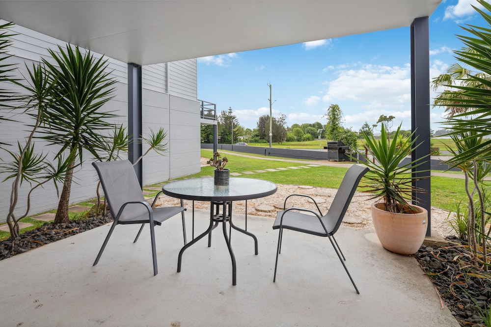 Corrigans Cove 25/42
