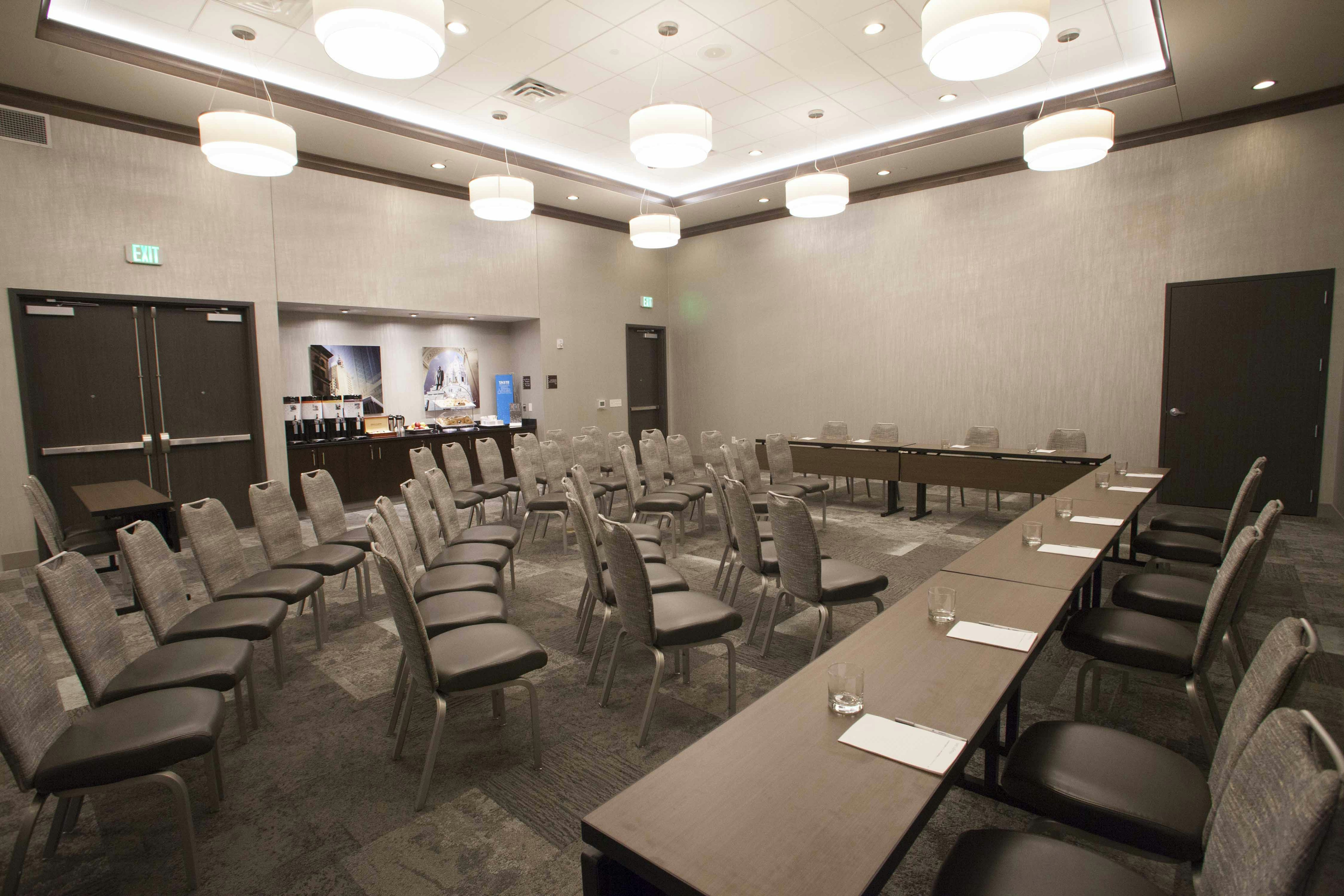 Hampton Inn Suites St Paul Downtown 61/70