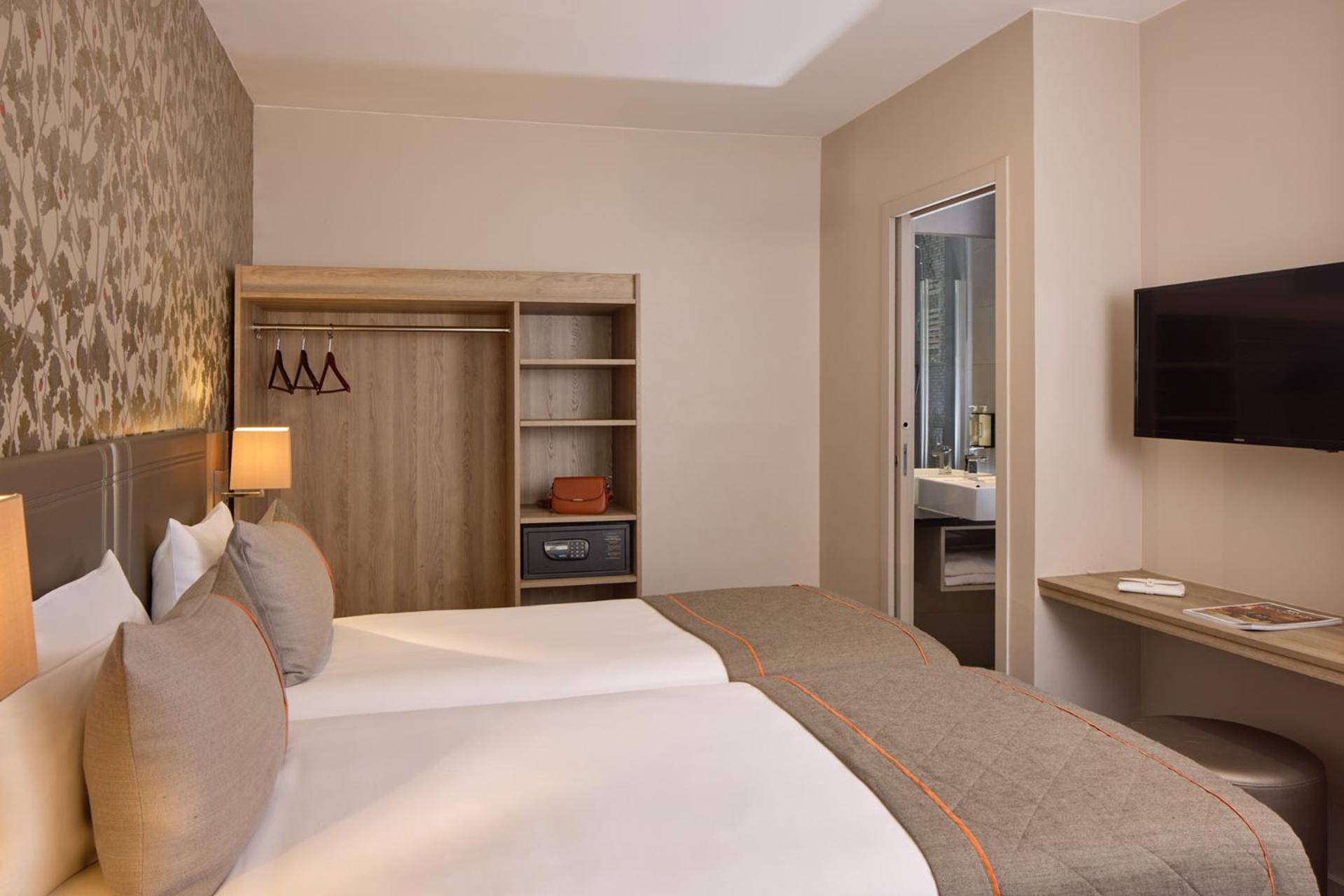Room, Twin Beds