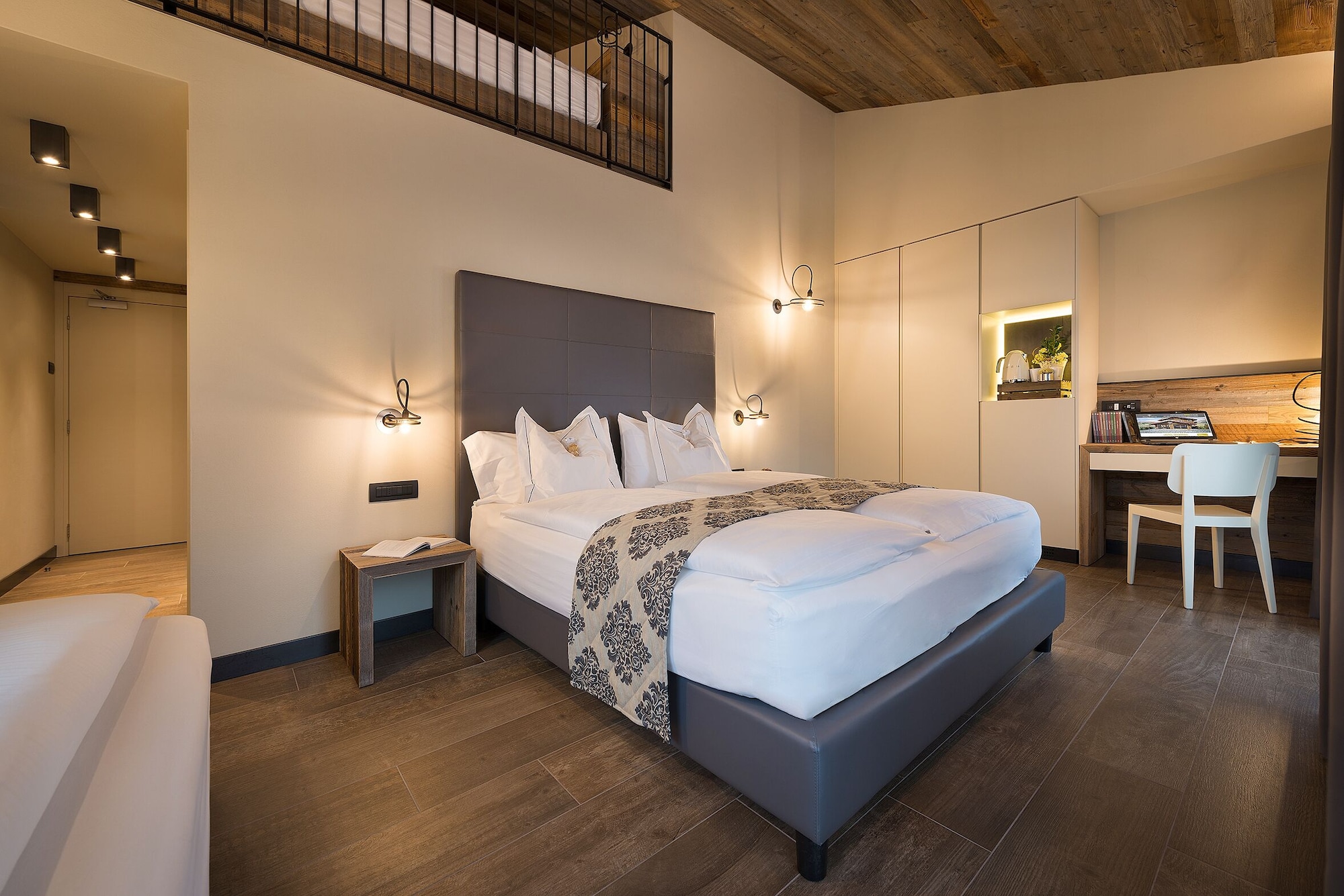 Comfort, 1 Double and 3 Single Beds