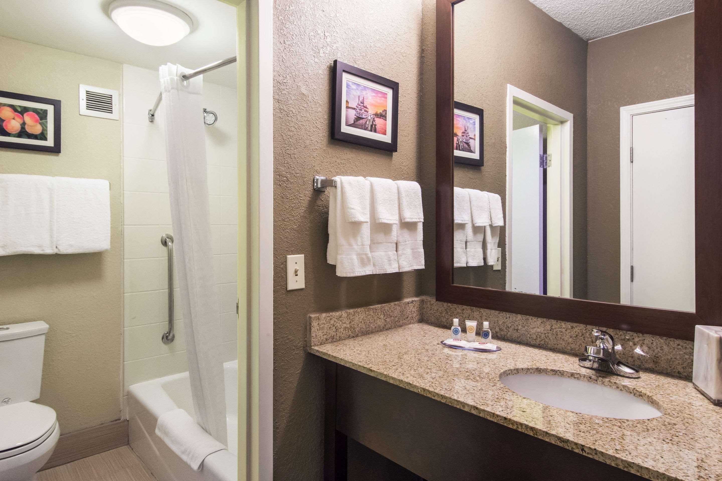 جناح بسرير كينج، Comfort Inn Roswell-Dunwoody 4/4