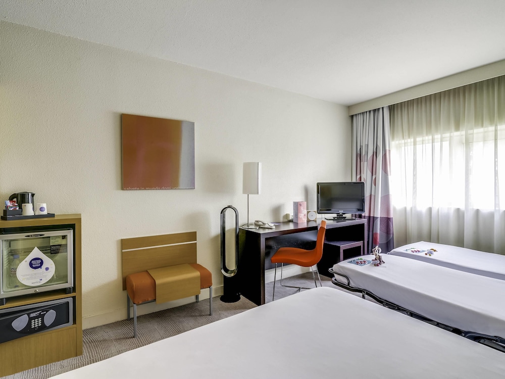 غرفة كلاسيكية عائلية بسرير مزدوج وسريرين منفصلين، Novotel Paris Orly Rungis 2/6