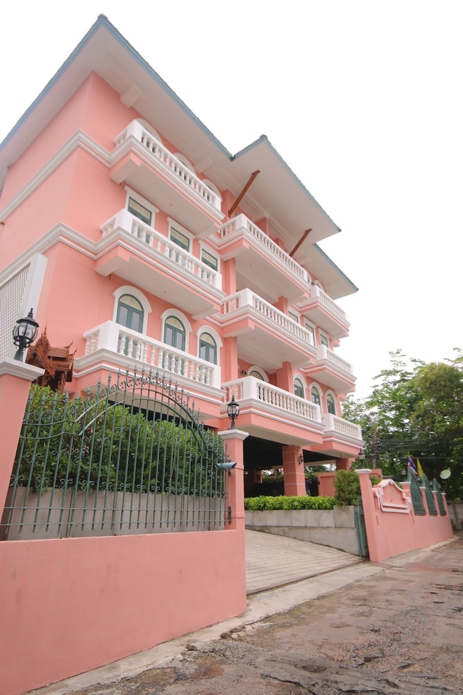 Hiranyakul House 4/50