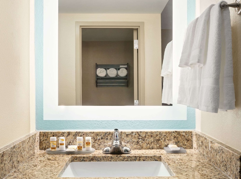 La Quinta Inn & Suites by Wyndham Richmond-Midlothian 3/36