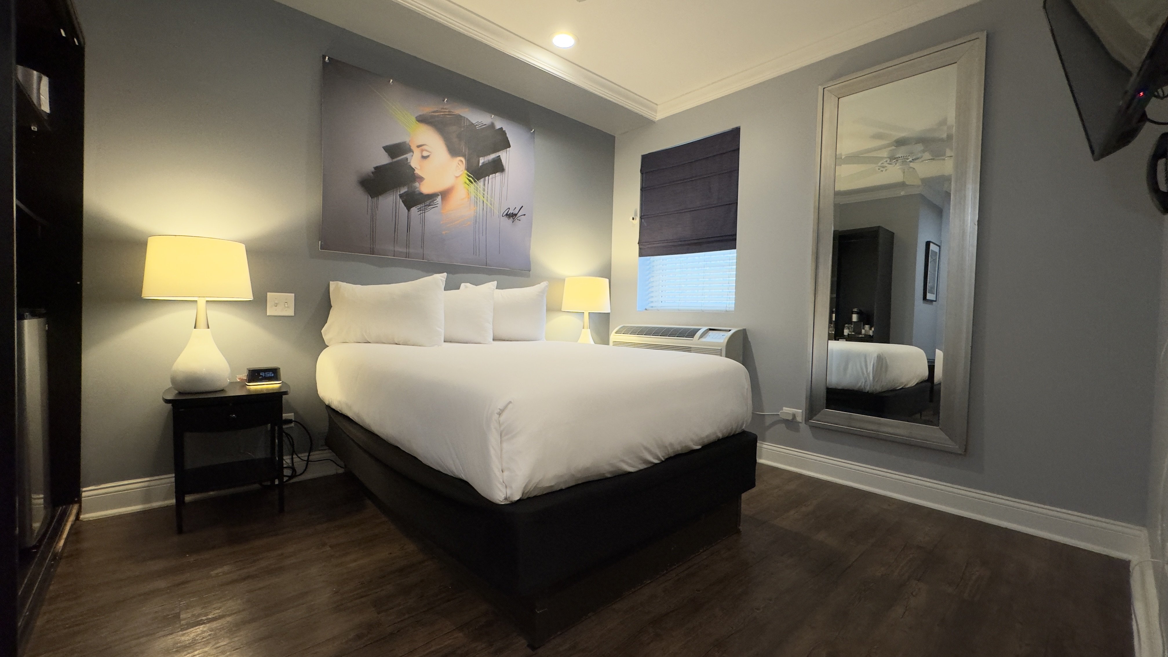 Hotel Chicago West Loop, SureStay Collection by Best Western 24/70