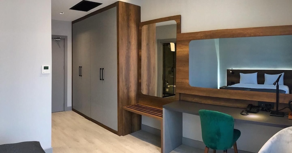 Emen S Hotel 16/48