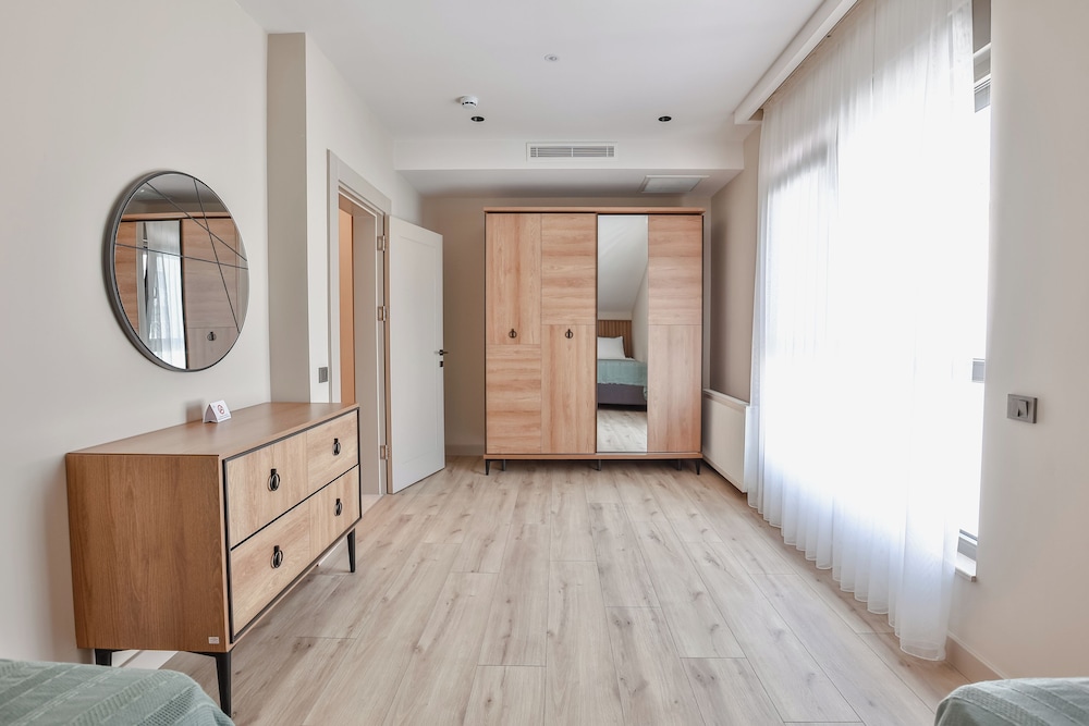 LOS Suites 8/50