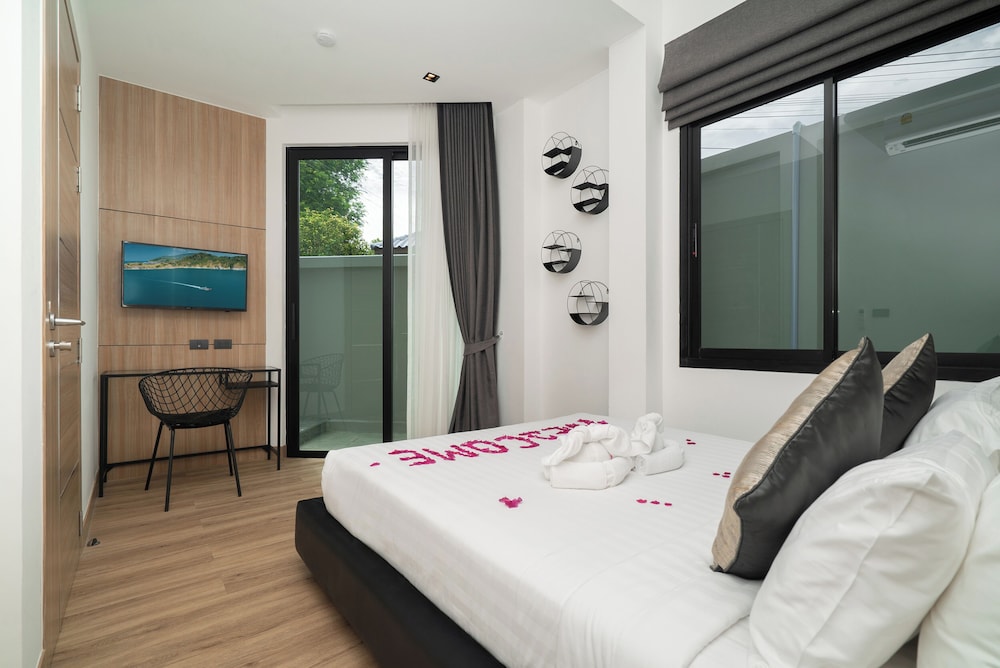 2 Bedrooms, Pool, Central, Junior, Villa, 1 Queen and 1 Single Bed