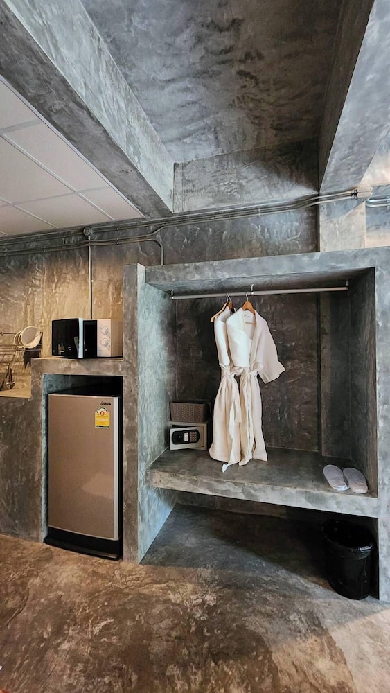 Stucco Loft Residency 45/72