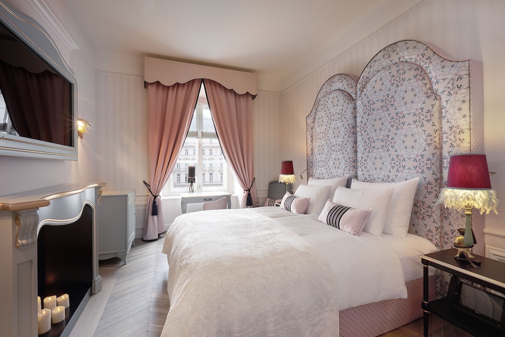 The Leo Grand 8/50