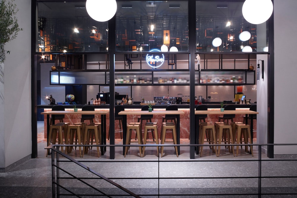 Moxy Athens City 48/66