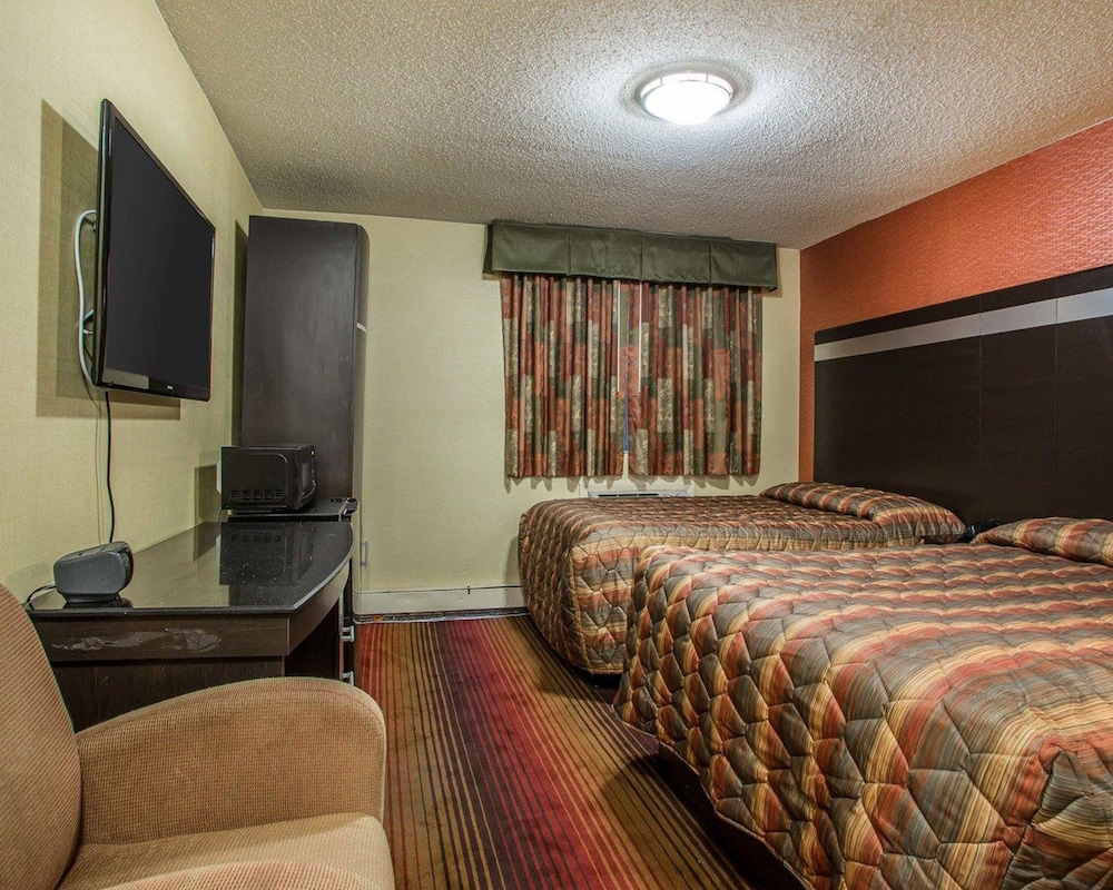 Rodeway Inn Belleville 15/30
