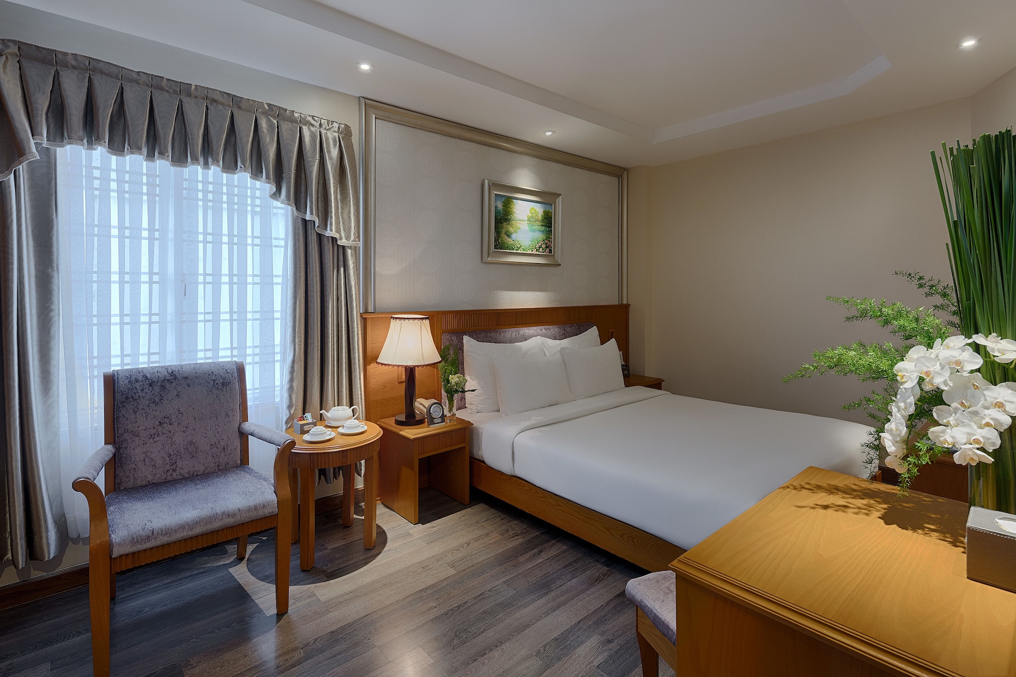 DELUXE, DOUBLE OR TWIN BED, NO WINDOW