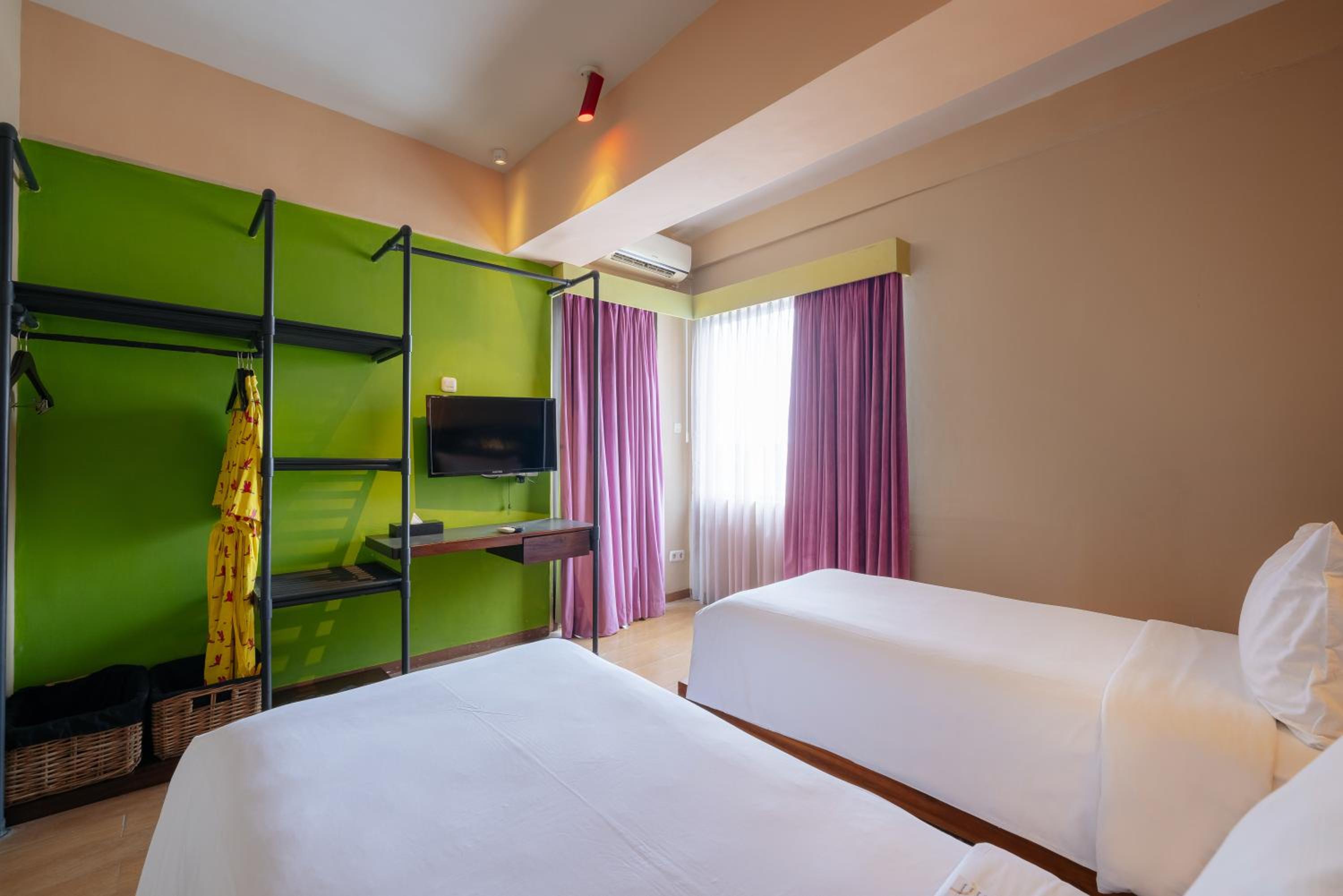 Dash, 2 Bedrooms, Deluxe 2/10