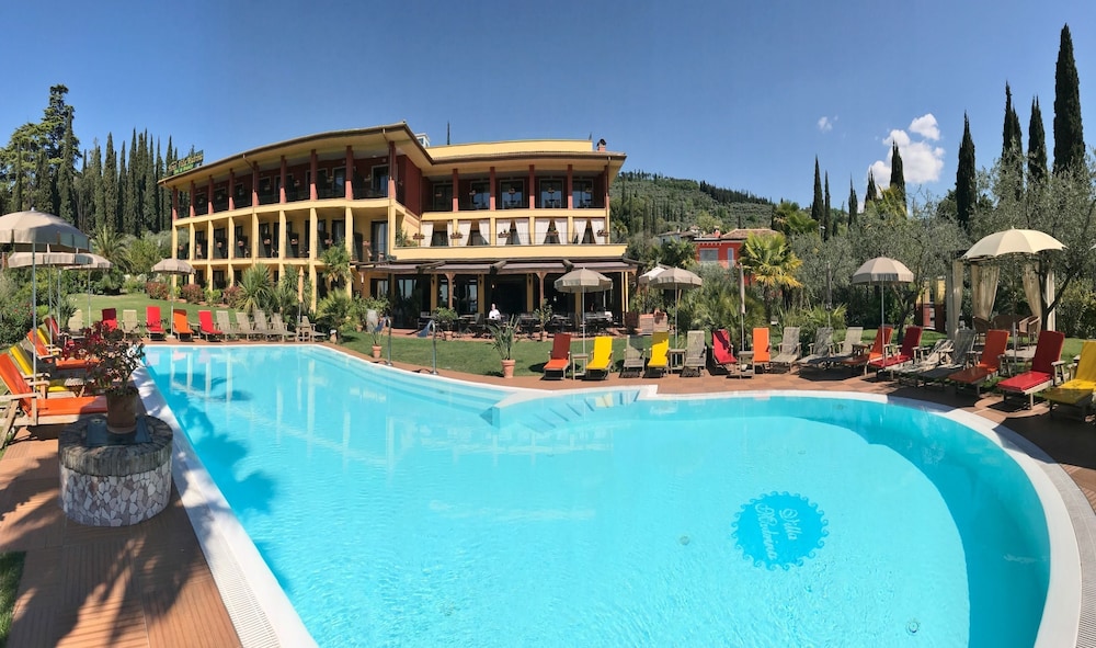 Villa Madrina Lovely and Dynamic Hotel 4/49