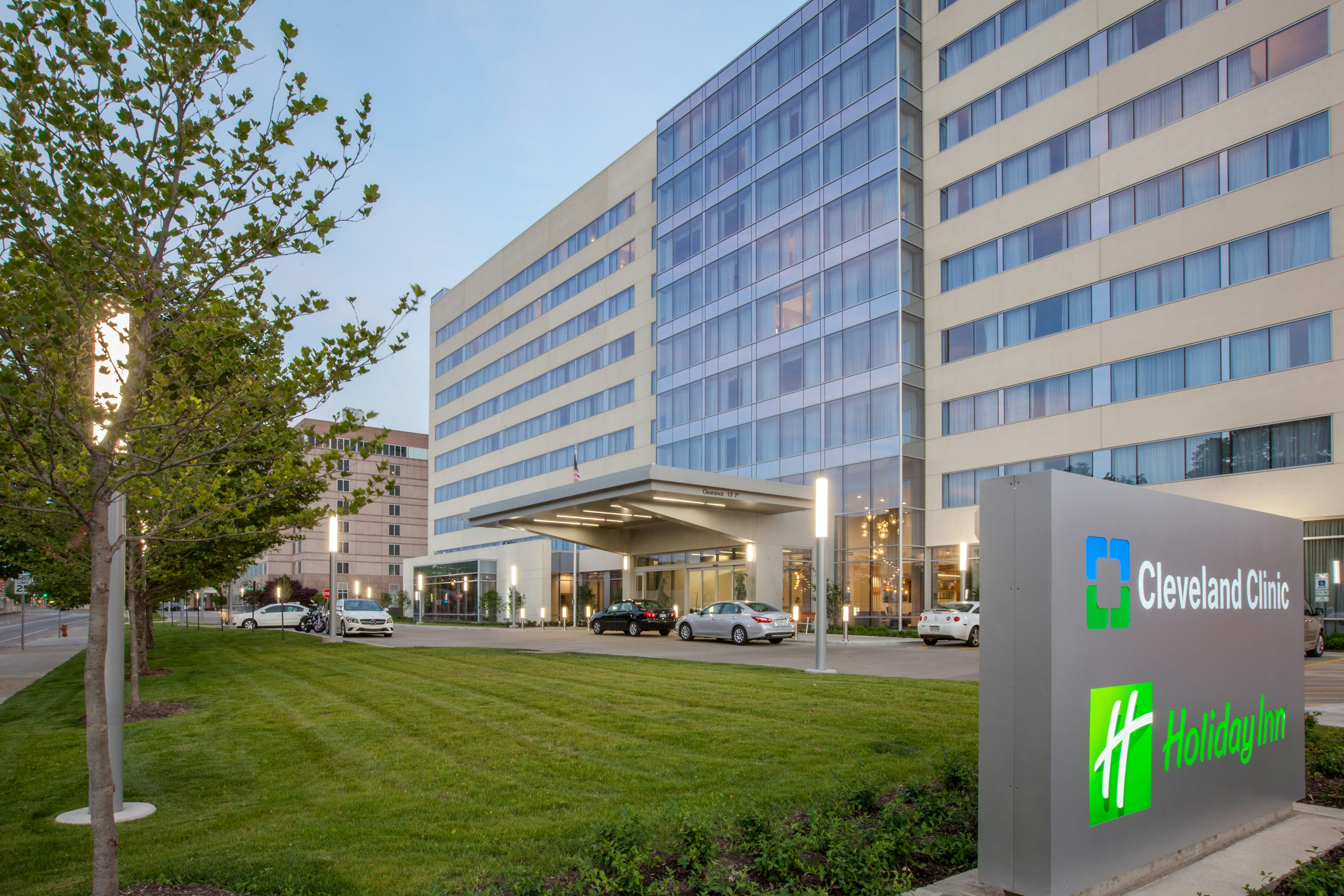 Holiday Inn Cleveland Clinic 10/64