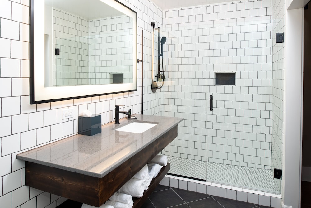 جناح بسرير كينج وسريرين كوين بغرفتي نوم، Hotel Indigo Spokane Downtown 10/10