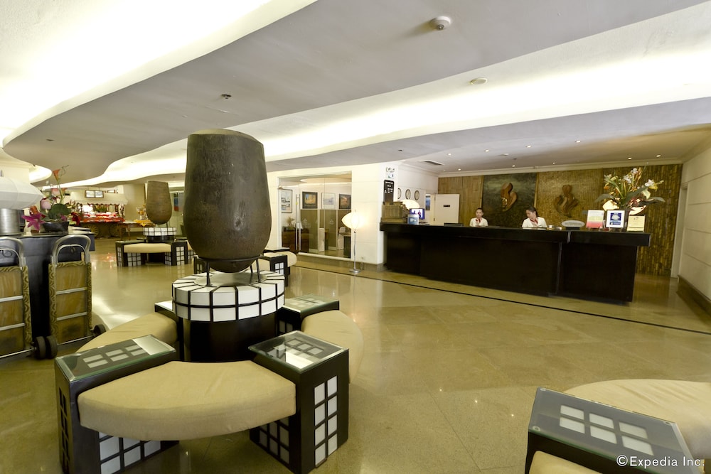 Crown Regency Suites Mactan 61/74