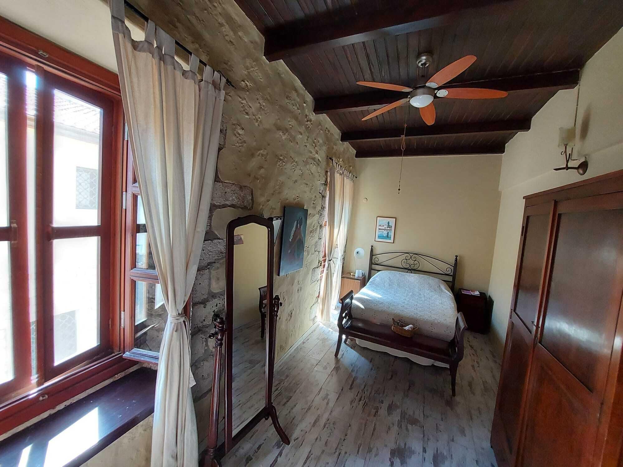 STREET, DELUXE, DOUBLE BED