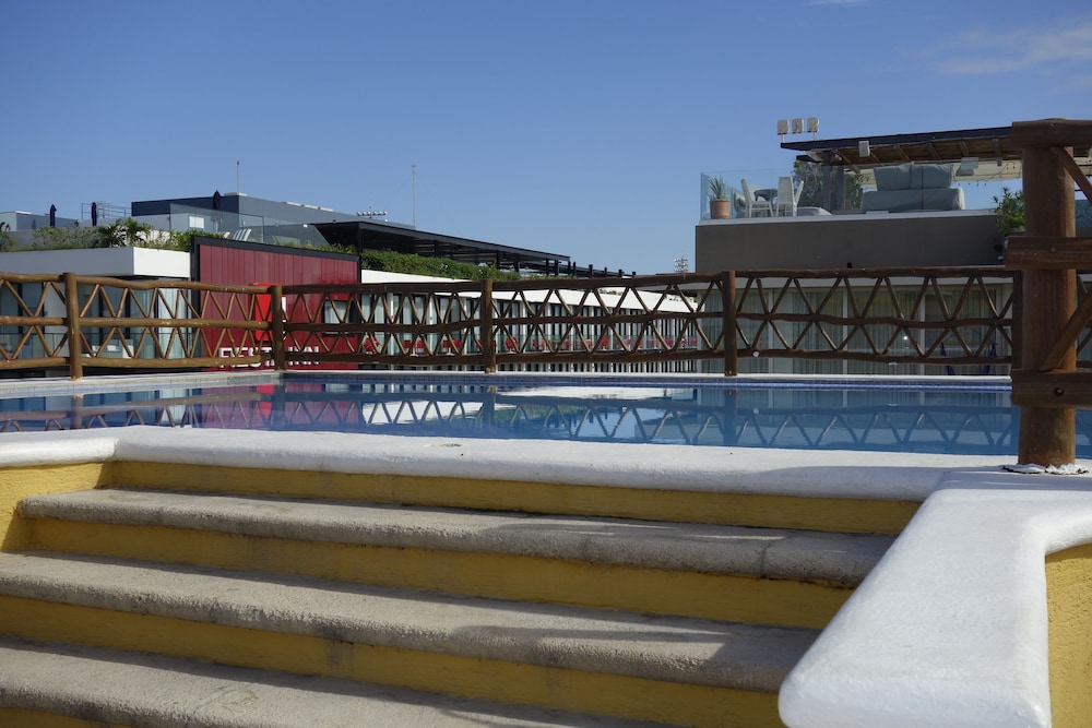 Las Palmas Condominios 5/36