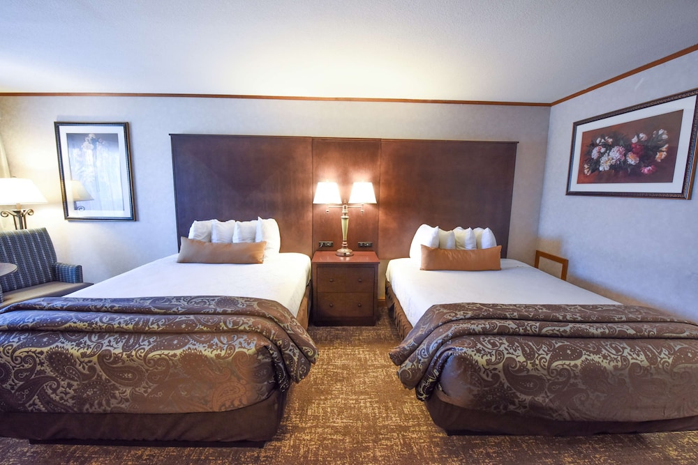Standard, 2 Queen Beds, Pool Side, Accessible