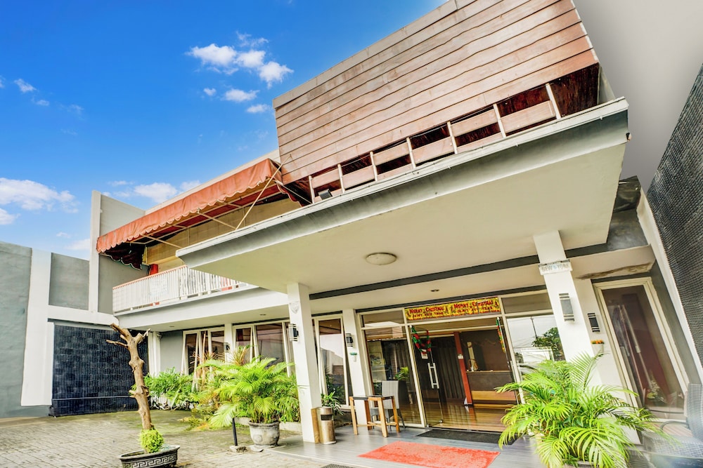 Hotel O Siwalankerto Near Surabaya Carnival in SURABAYA