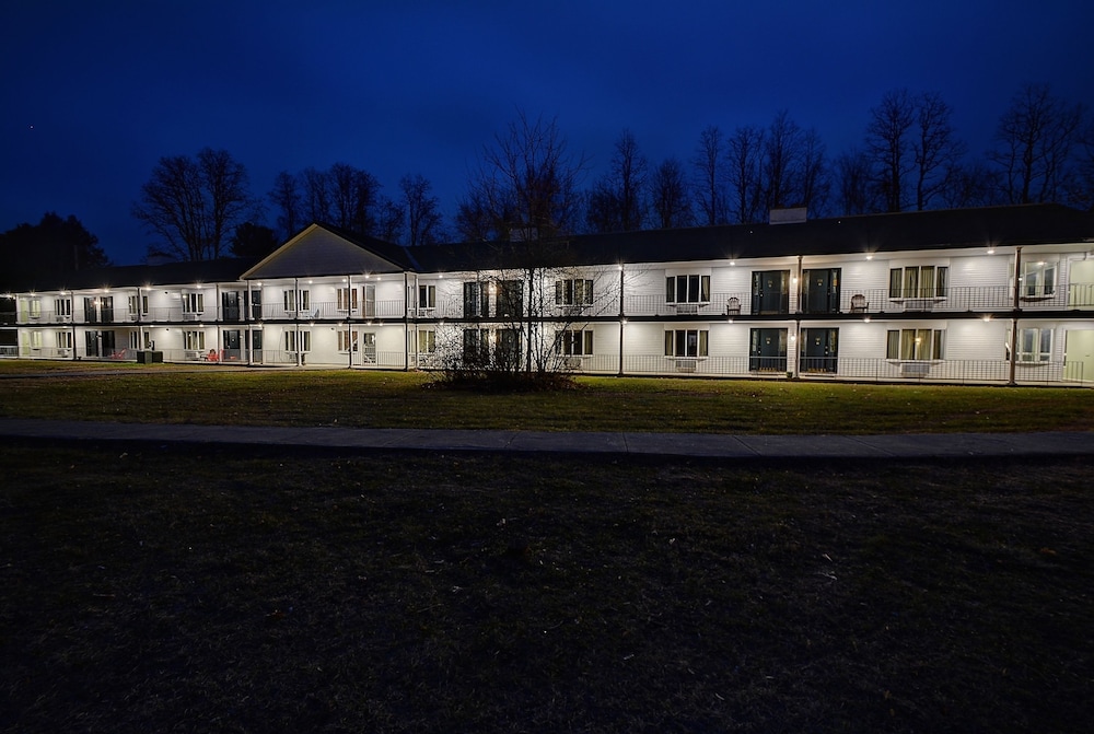 Colonial Motel And Spa 4/60