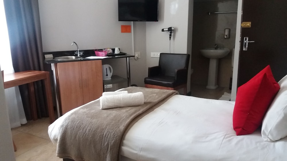 Clanwilliam Hotel by Country Hotels 10/28