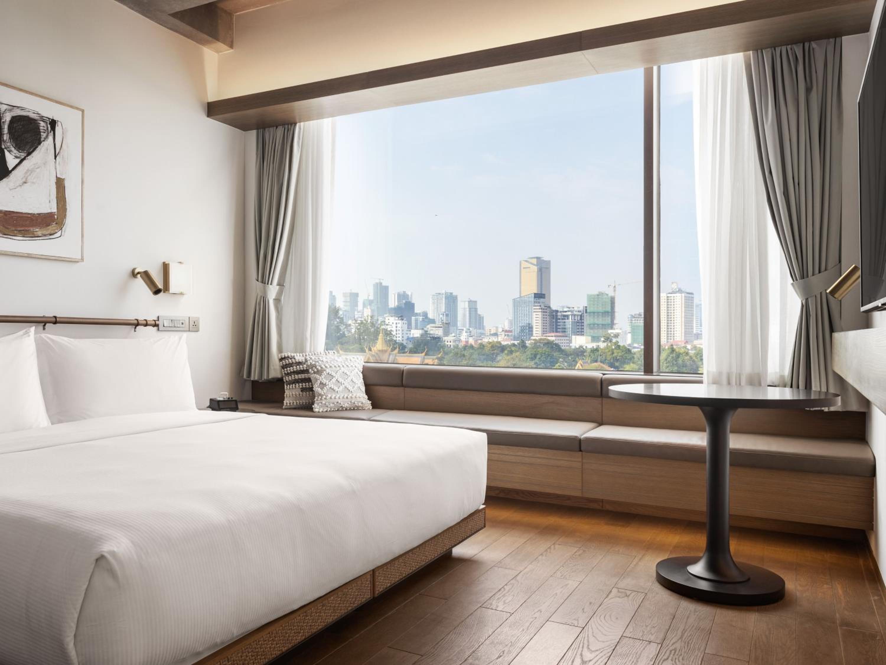 CITY, DELUXE, KING BED