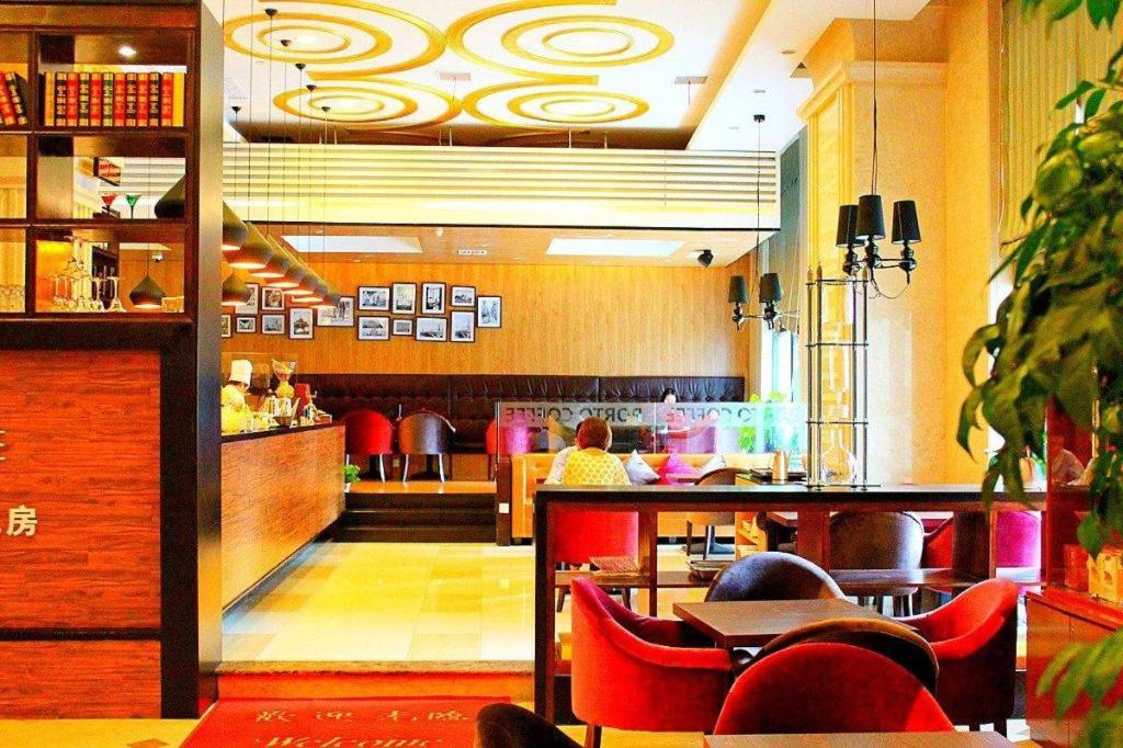 Vienna International Hotel (Shanghai Hongqiao National Exhibition and Convention Center Caobao Road) 28/47
