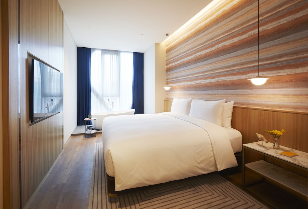 Grand, Suite, King Bed
