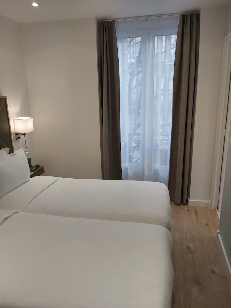 HOTEL B SQUARE 48/83