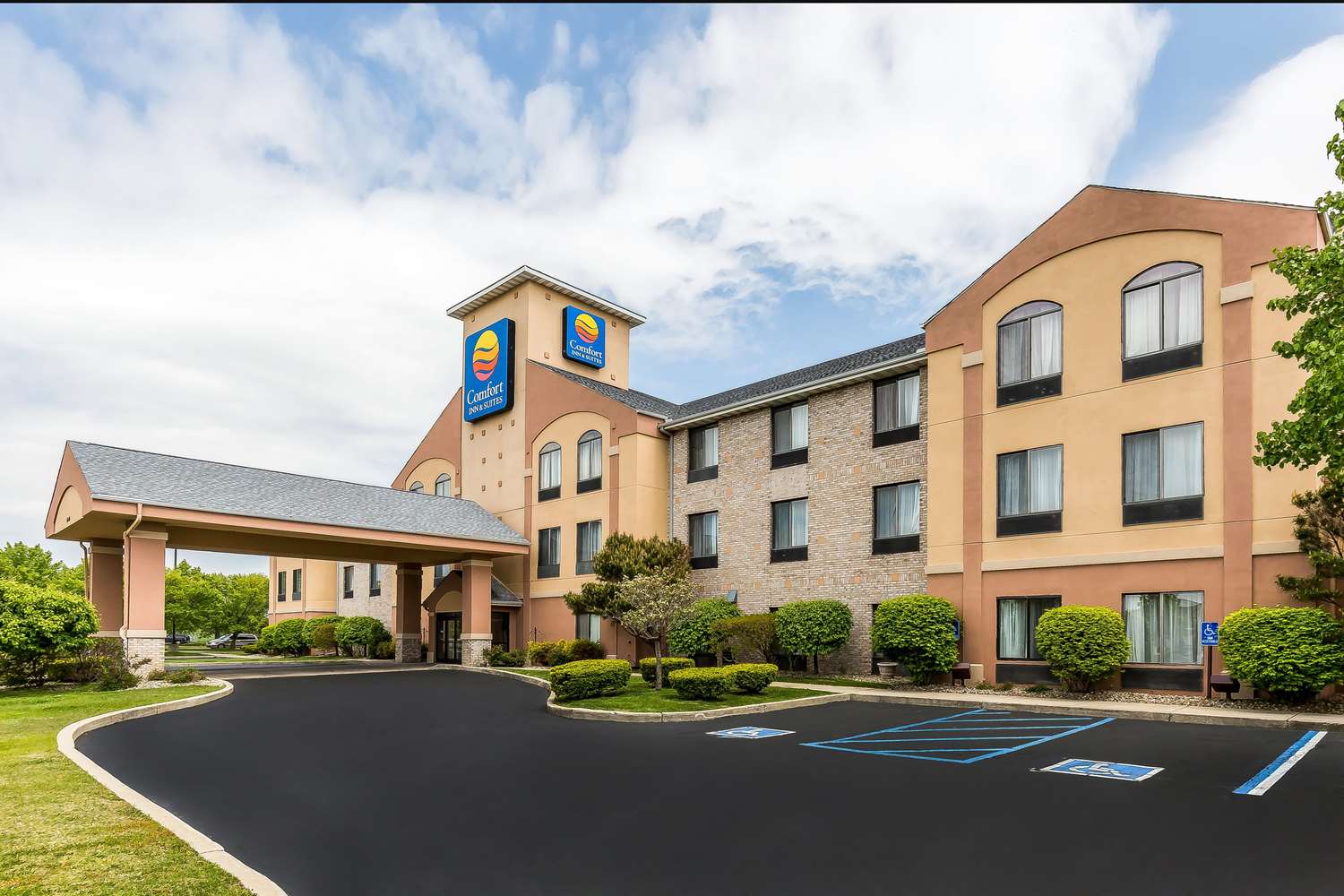 Comfort Inn & Suites Mishawaka South Bend 2/18