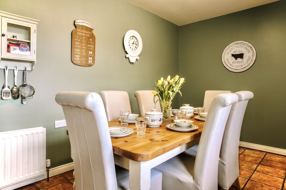 Brookhall Cottages 35/50