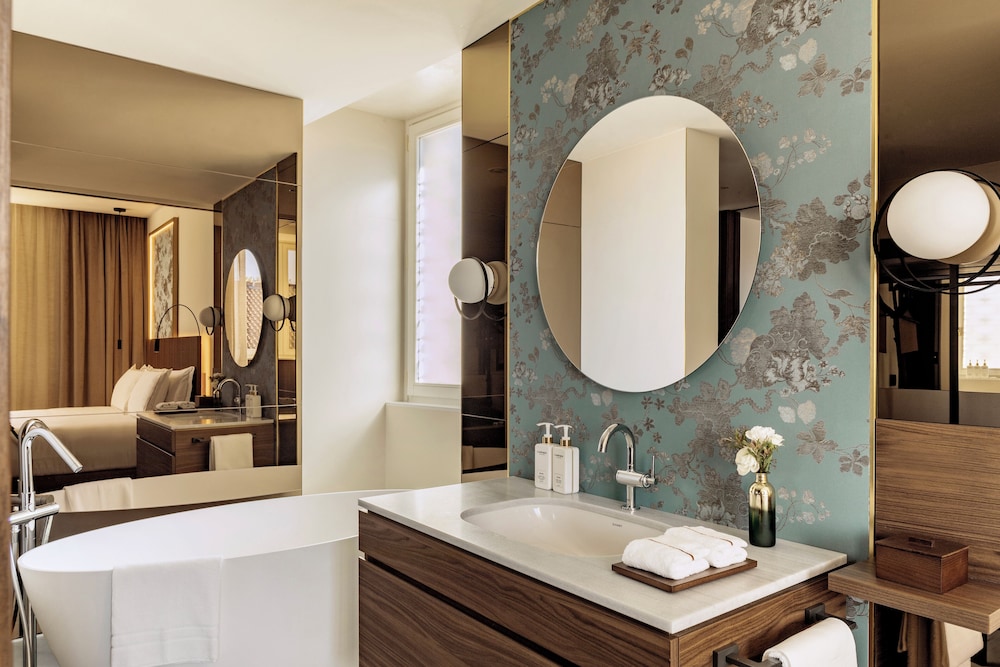 1 Bedroom, Master, Suite, King Bed, Balcony