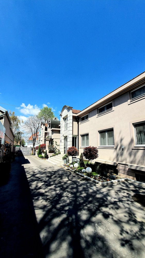 Garni Hotel D10 61/66
