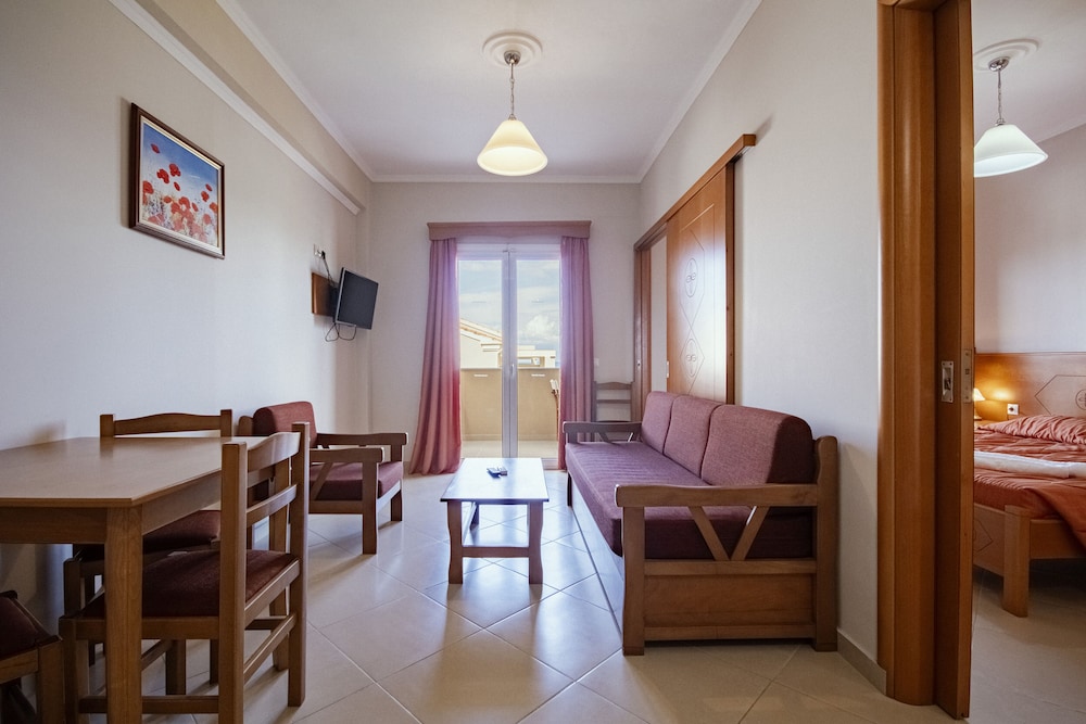 Robolla Beach Aparthotel 51/75
