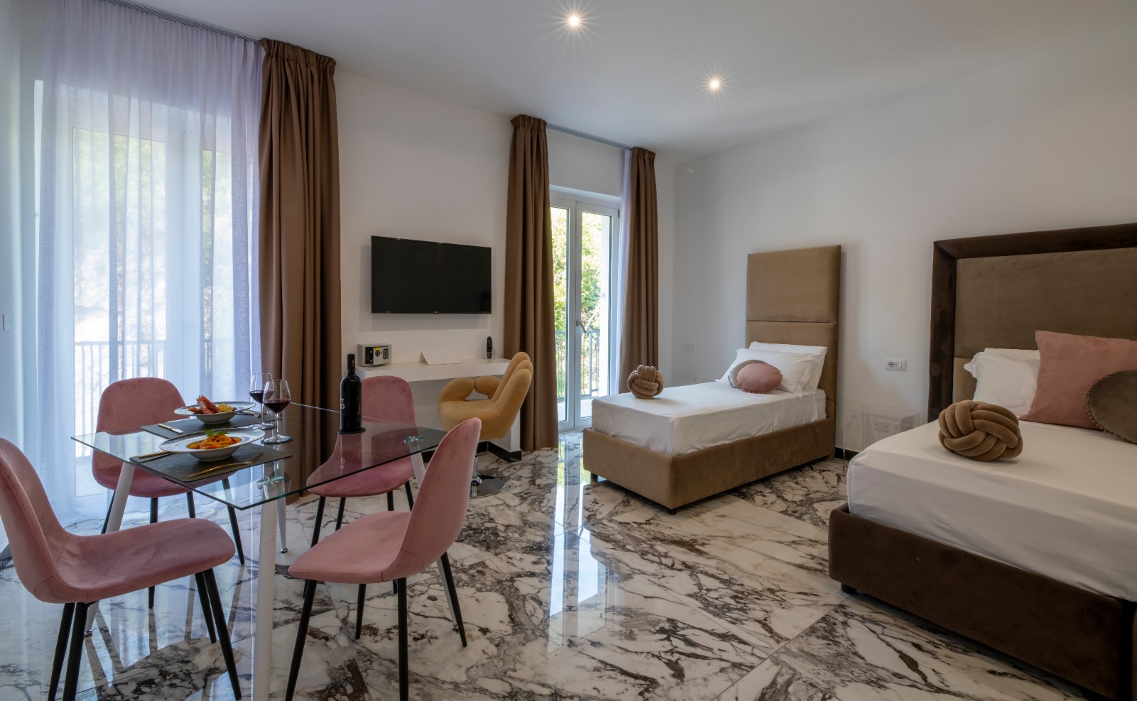 Room at Grand Hotel Serapide, POZZUOLI