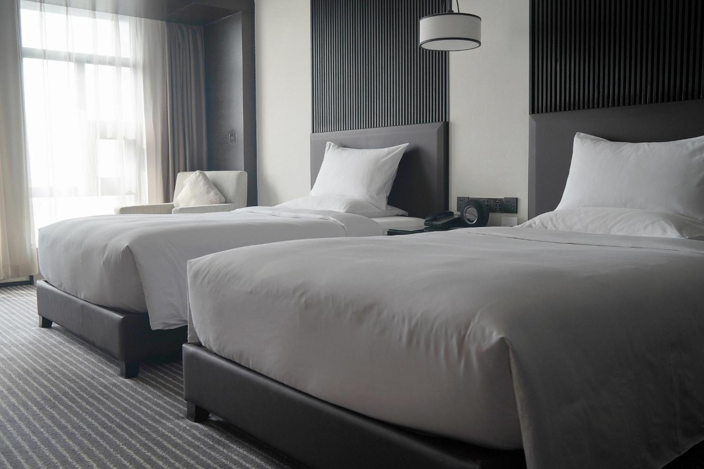 Exquisite, Twin Beds