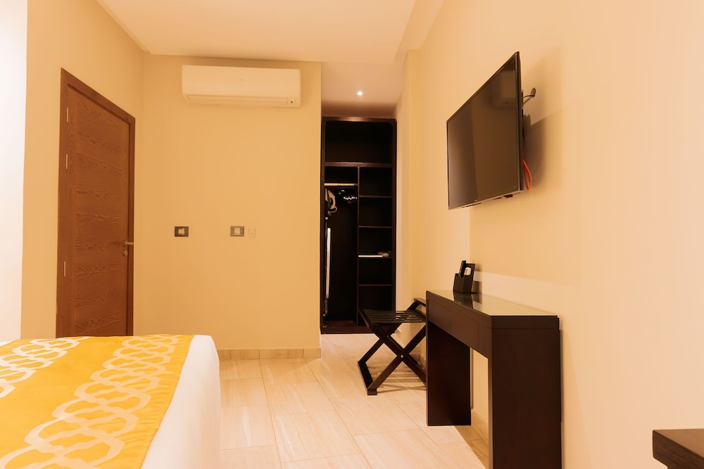 Oak Plaza Suites 26/66