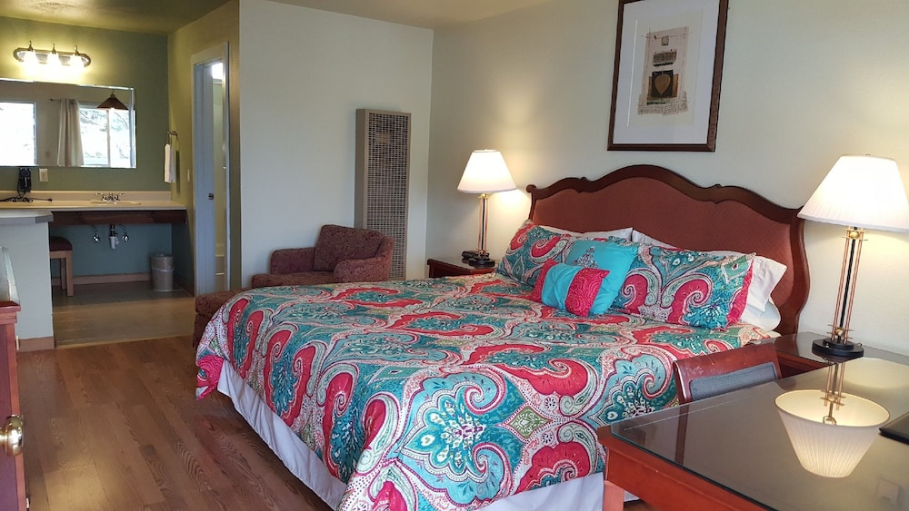 Coast Inn and Spa Fort Bragg 12/65