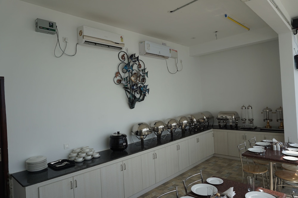 Sea La Vie Covelong Beach Resort 10/50