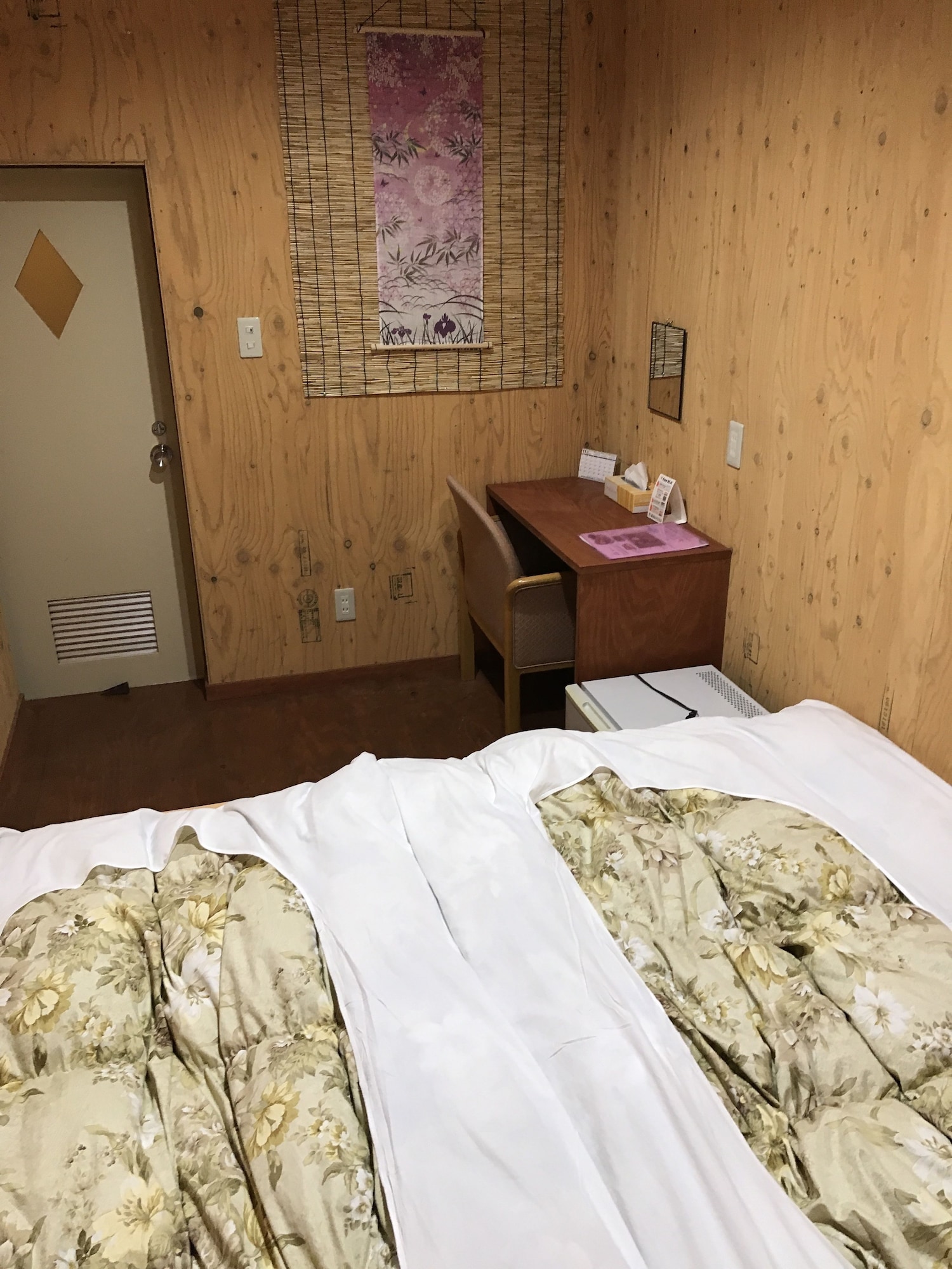 ROOM, DOUBLE BED
