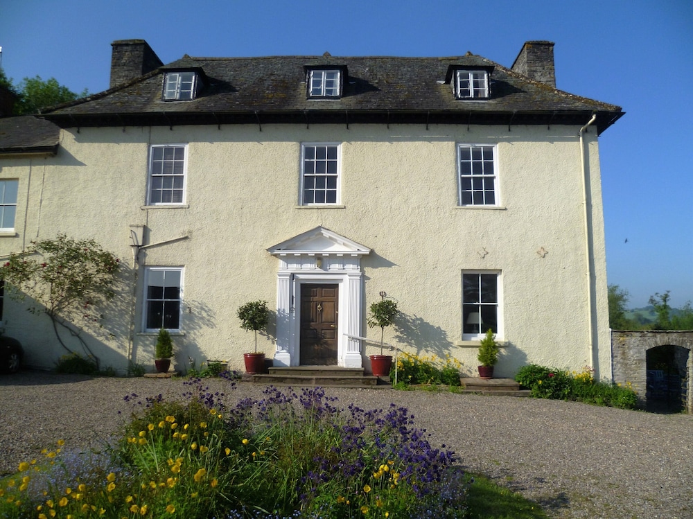 Aberllynfi House 1/45
