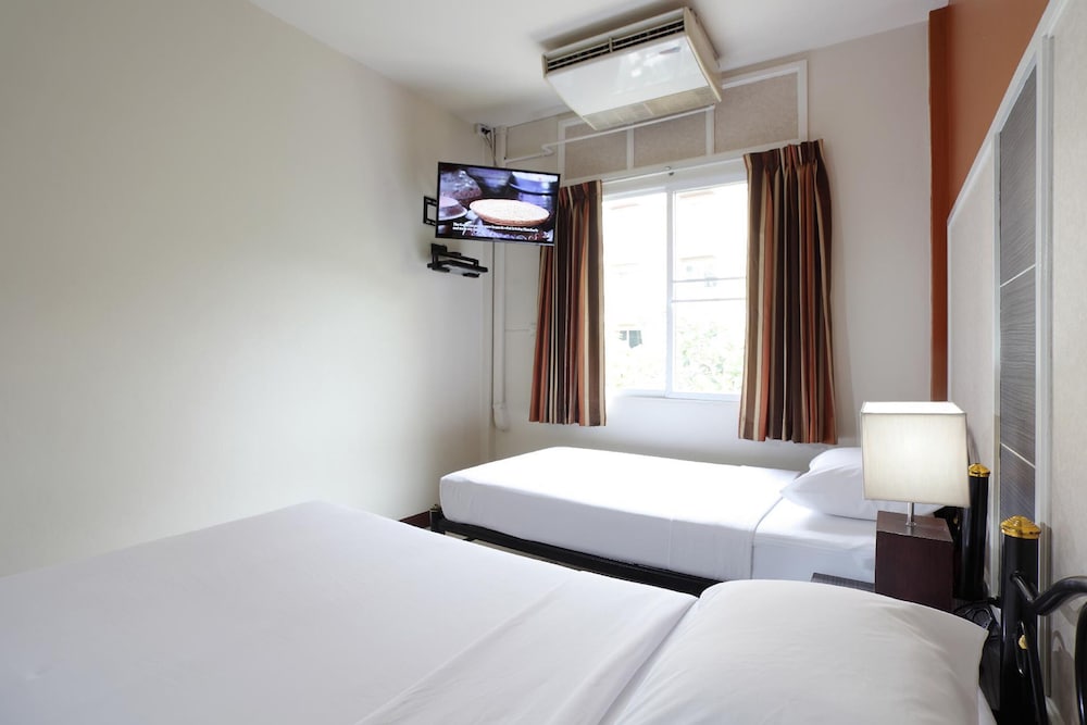 Rambuttri Village Inn Plaza 24/69