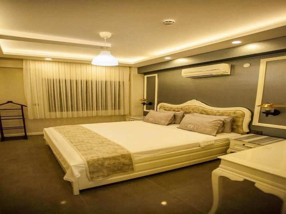 Lion Park Suits & Residence 15/40