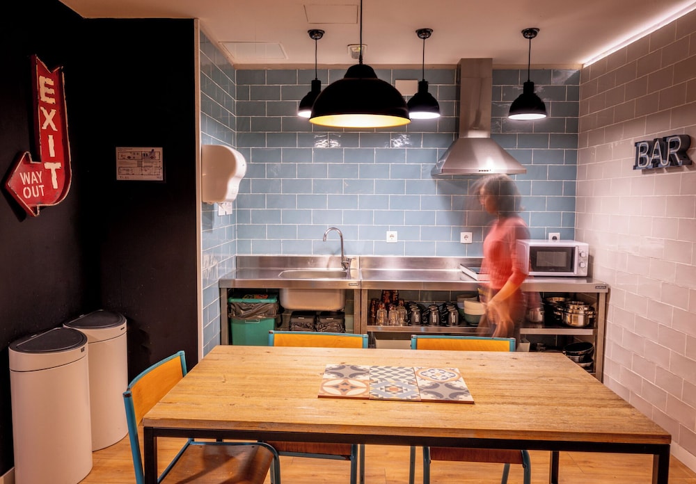 Factory House Hostel 24/38