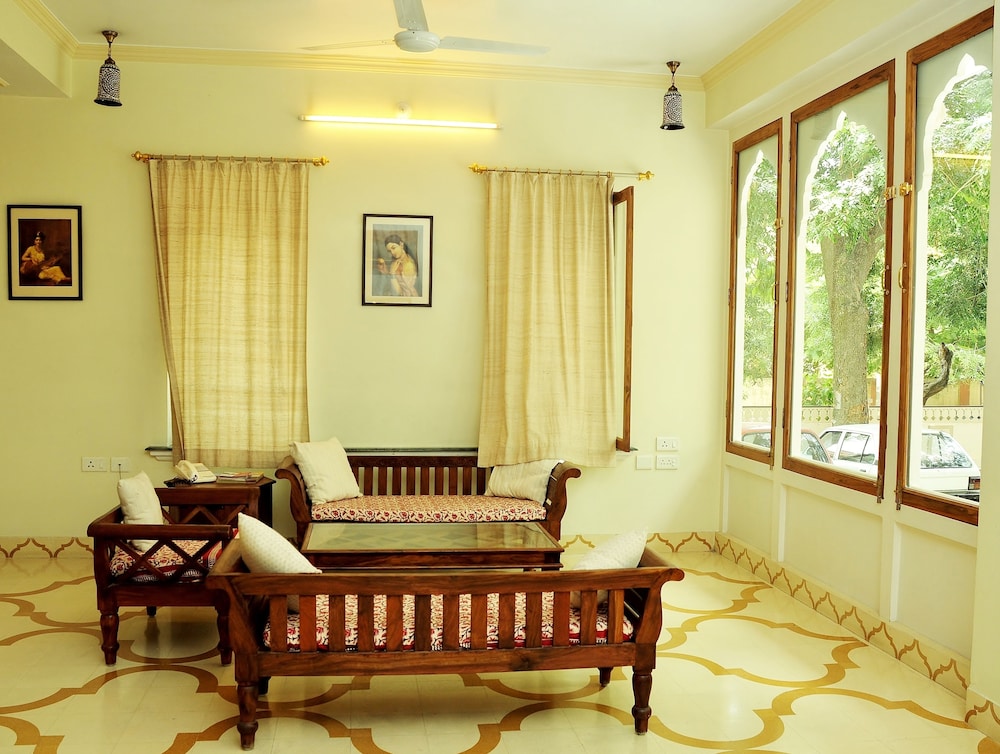 Om Niwas Suite Hotel 40/67