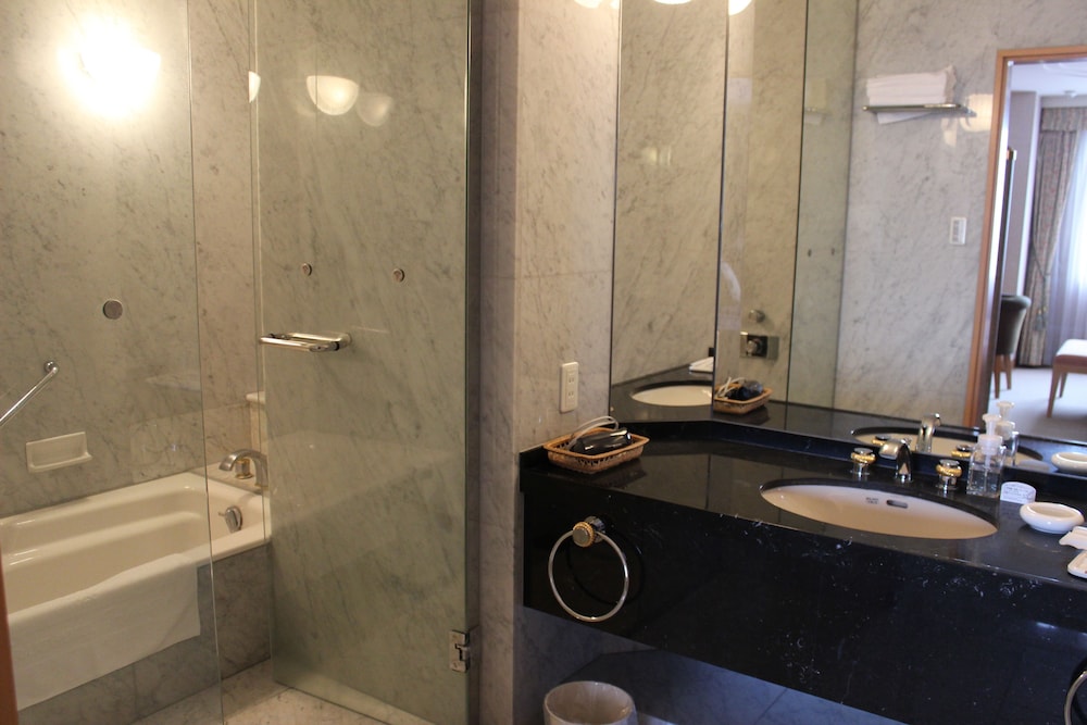 Suite, Twin Beds, Smoking